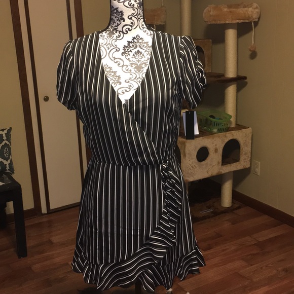 ❌Beautiful ❌Romper 🌺 - Picture 2 of 6